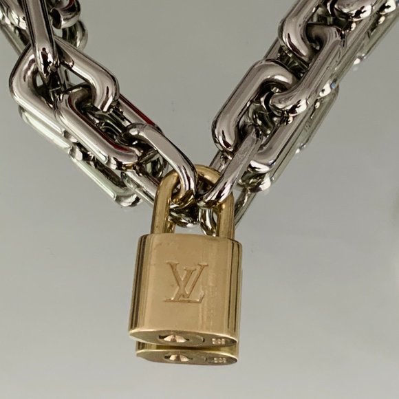 COPY - Louis Vuitton Padlock Chunky Curb Chain Necklace - Picture 2 of 4